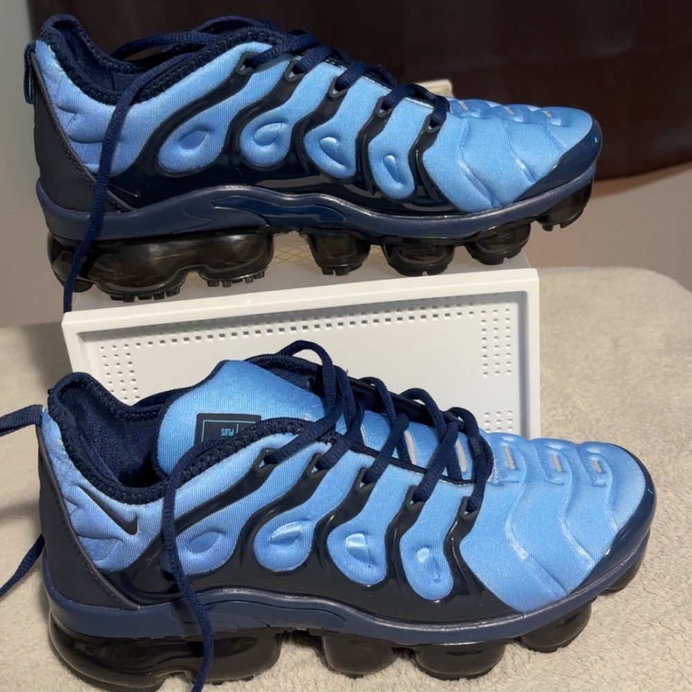 Nike Blue Sneakers with Dynamic Design